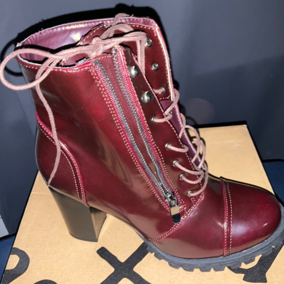 Boots - Picture 10 of 15